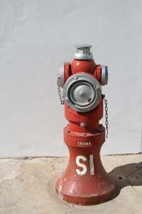 Feuerl�scher wird zu Saftglas